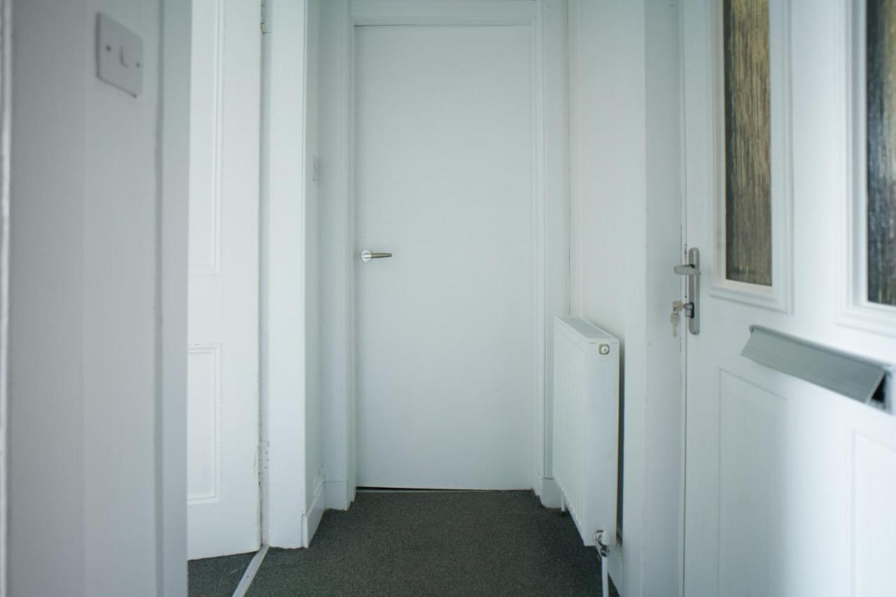 Meadow Apartment Dumbarton Exterior photo